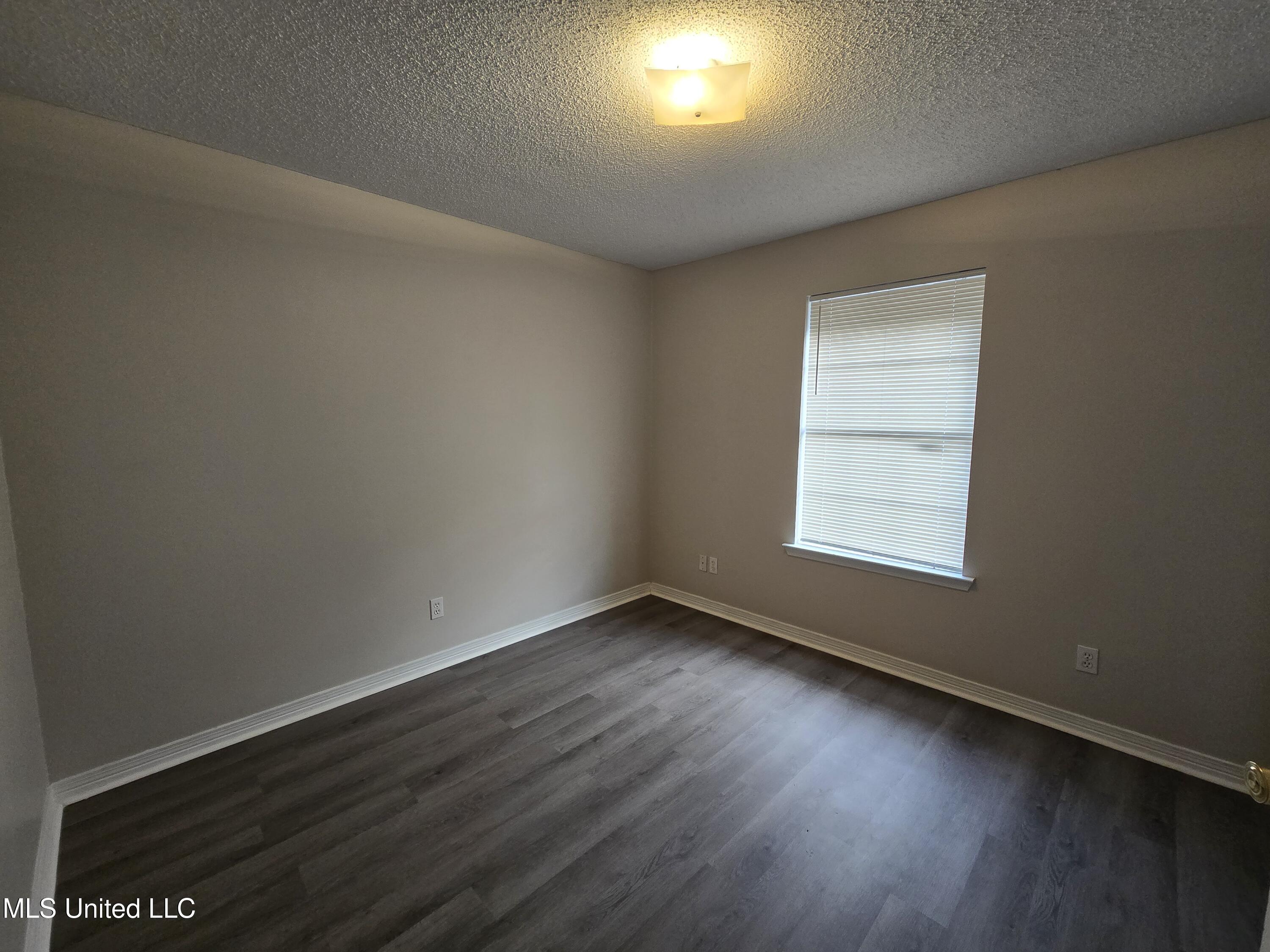 18044 Green Leaves Drive Gulfport, MS 39503 - Photo 4 of 16 20251217_075151