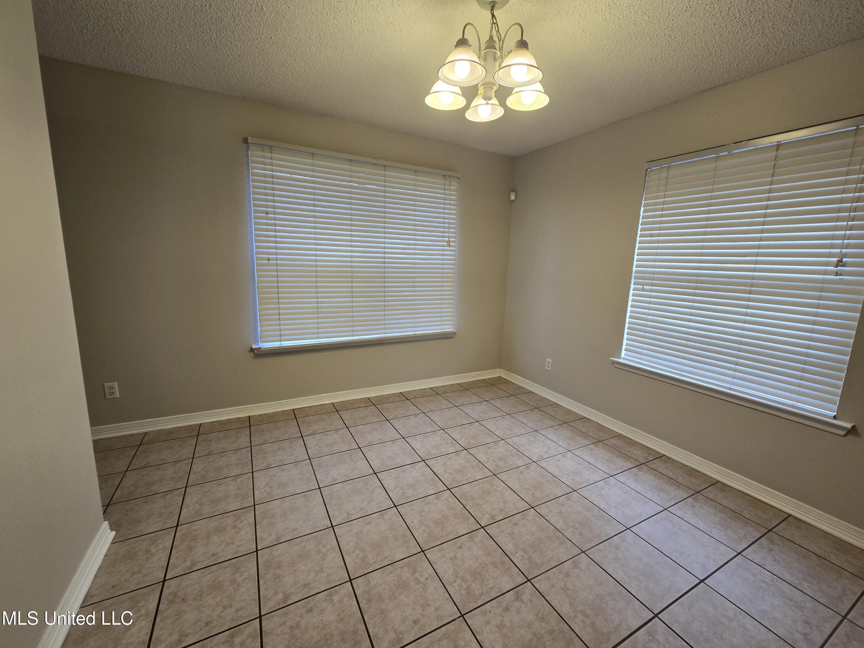 18044 Green Leaves Drive Gulfport, MS 39503 - Photo 9 of 16 20251217_075256