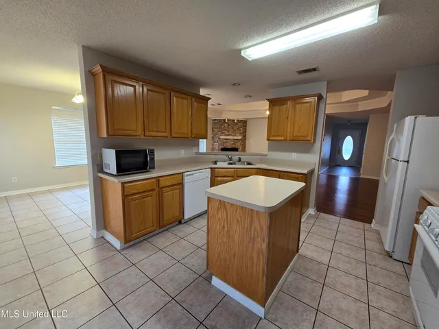 $1,800 | 18044 Green Leaves Drive, Gulfport, MS 39503