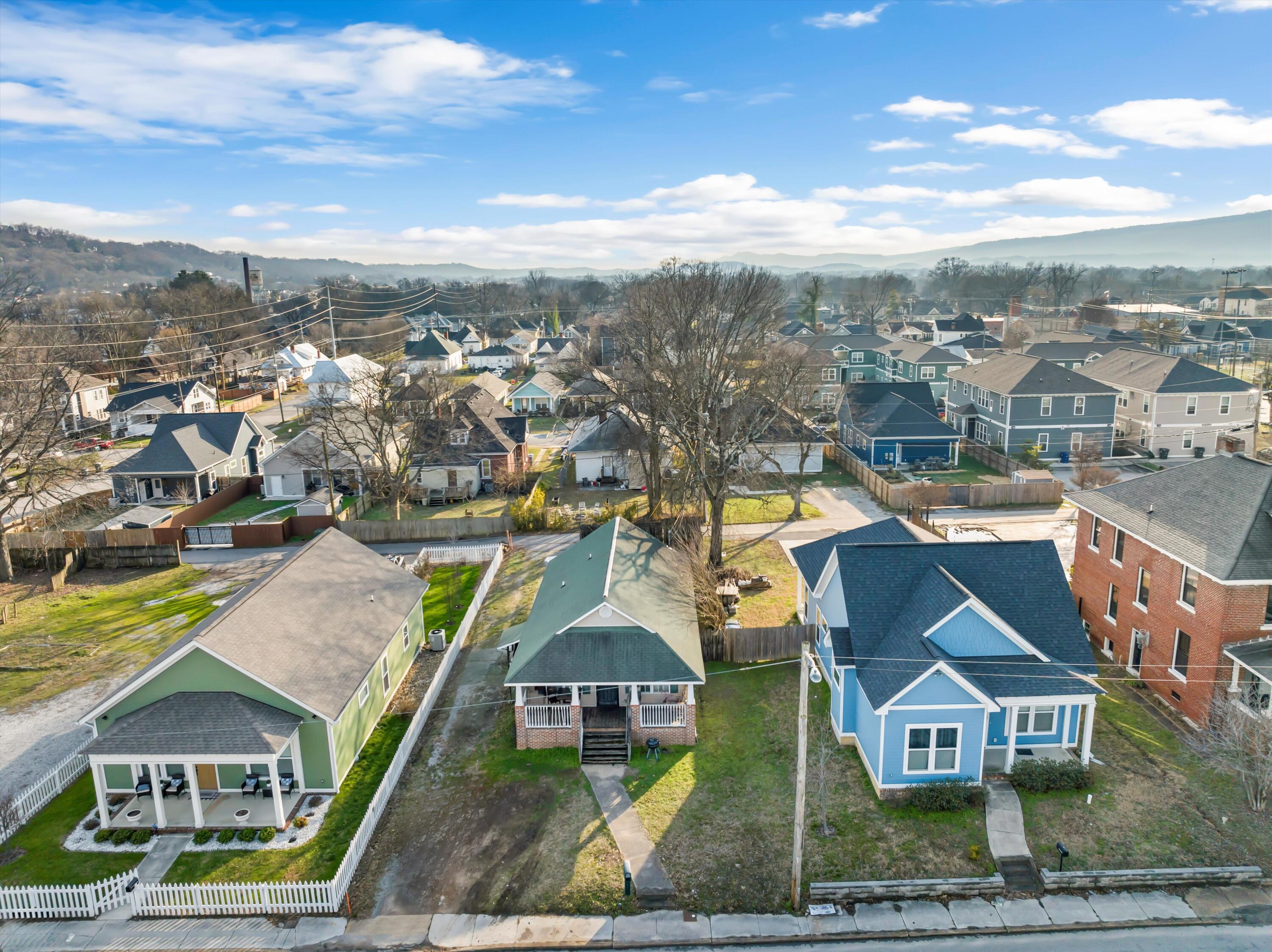 2112 Bailey Avenue Chattanooga, TN 37404 - Photo 3 of 9 3-DJI_20250213163225_0685_D