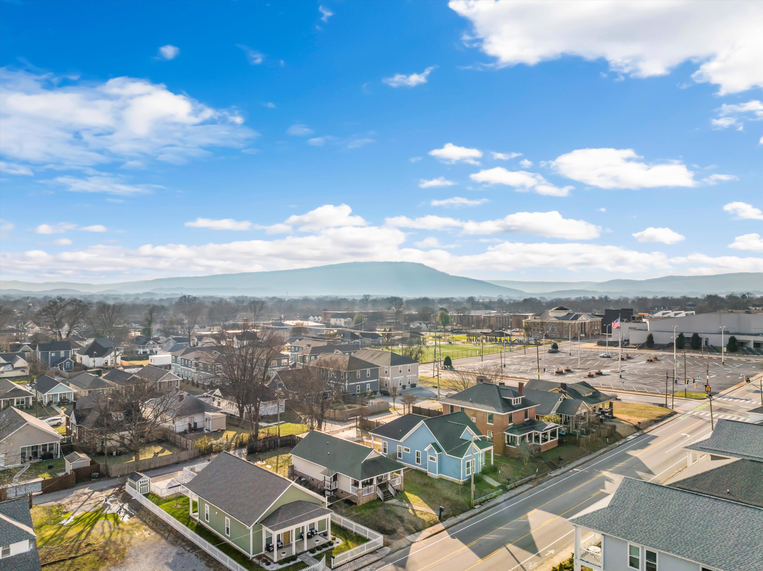 2112 Bailey Avenue Chattanooga, TN 37404 - Photo 5 of 9 5-DJI_20250213163308_0700_D (1)