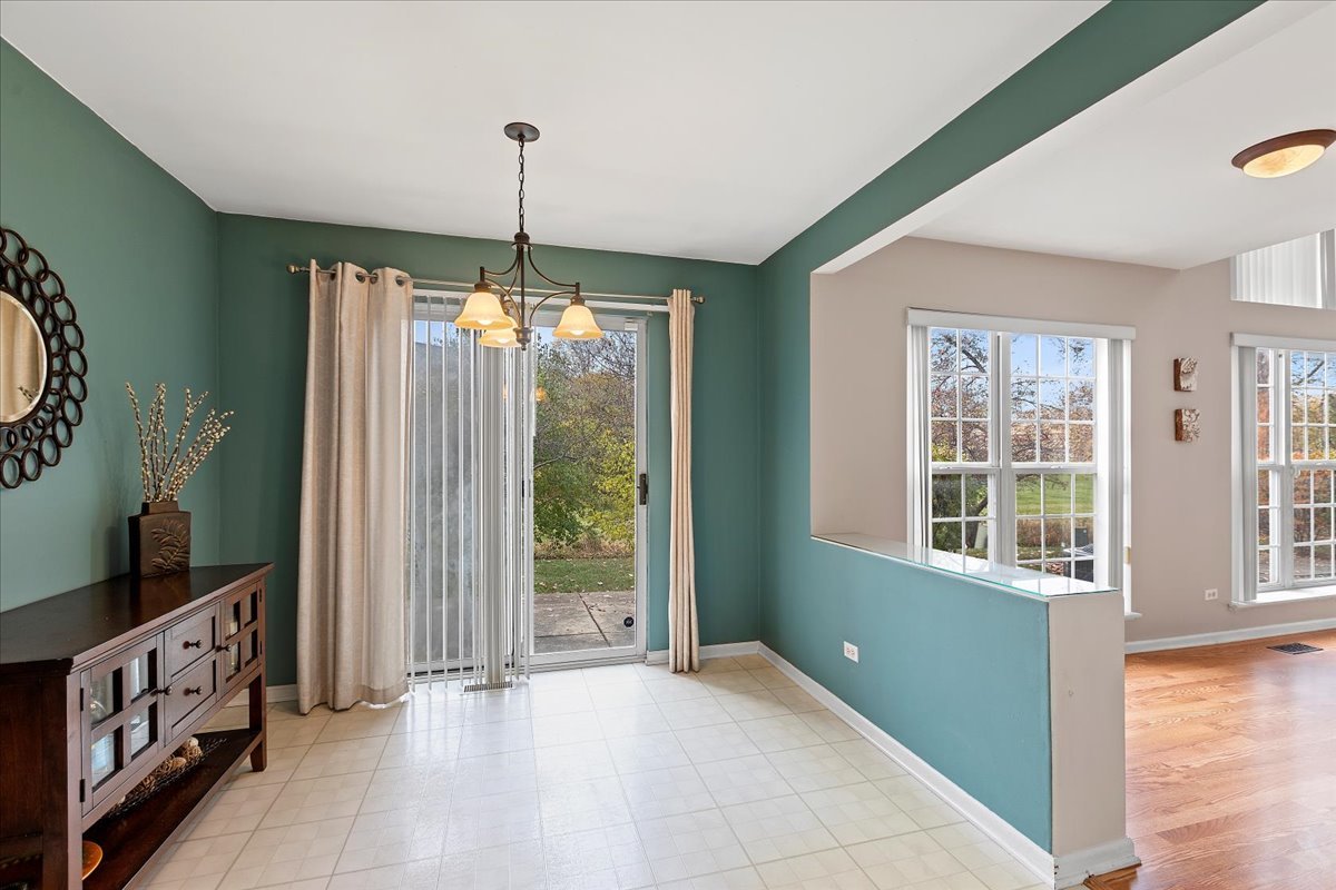 962 Willow Street Itasca, IL 60143 - Photo 14 of 33 a view of an empty room with a window