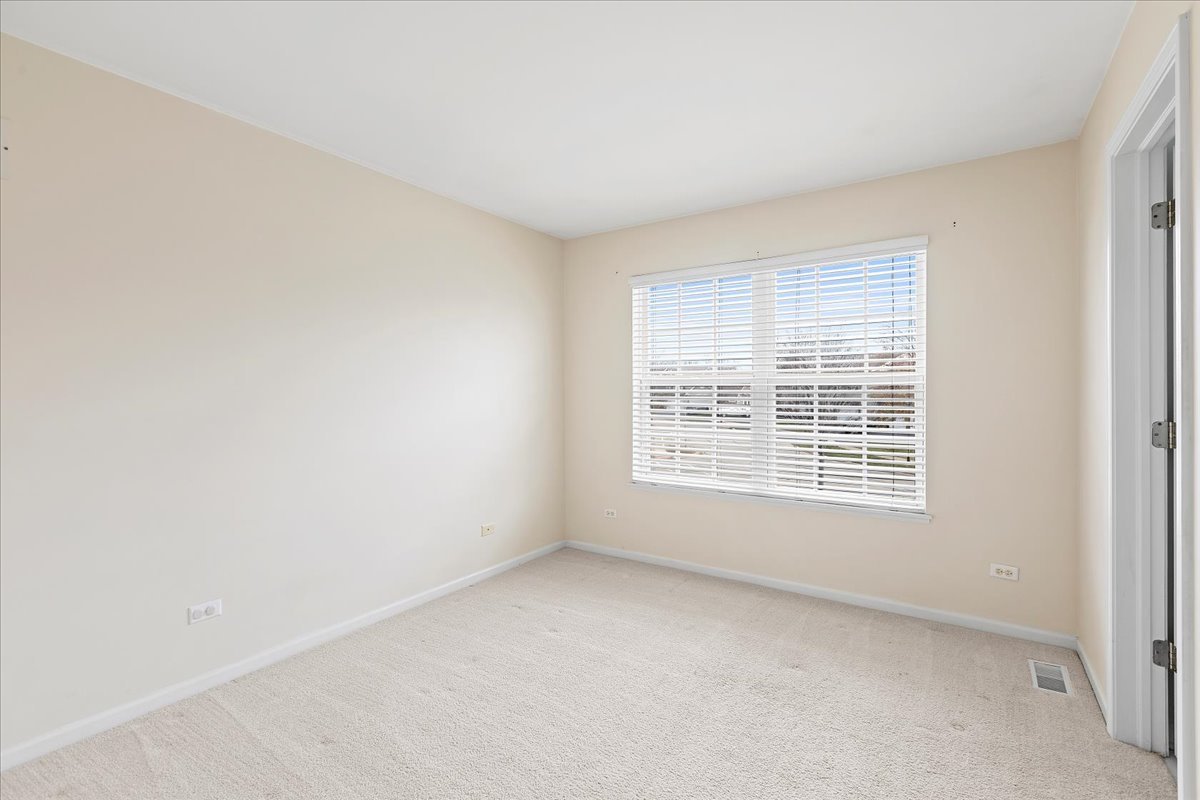 962 Willow Street Itasca, IL 60143 - Photo 19 of 33 a view of an empty room with a window