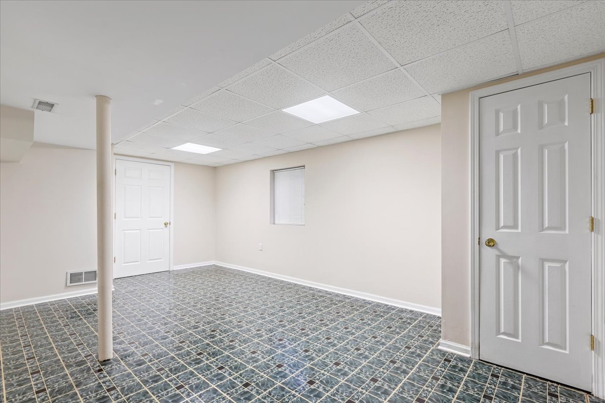 962 Willow Street Itasca, IL 60143 - Photo 27 of 33 a view of an empty room
