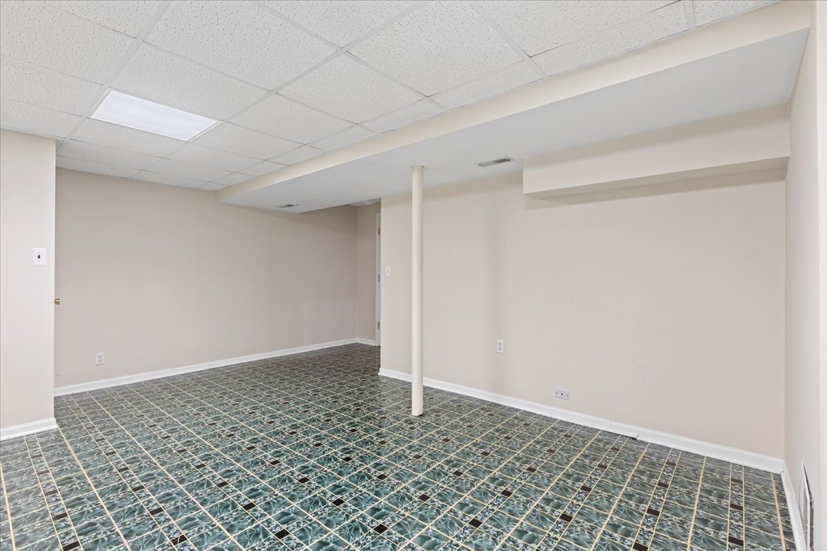 962 Willow Street Itasca, IL 60143 - Photo 28 of 33 wooden floor in an empty room