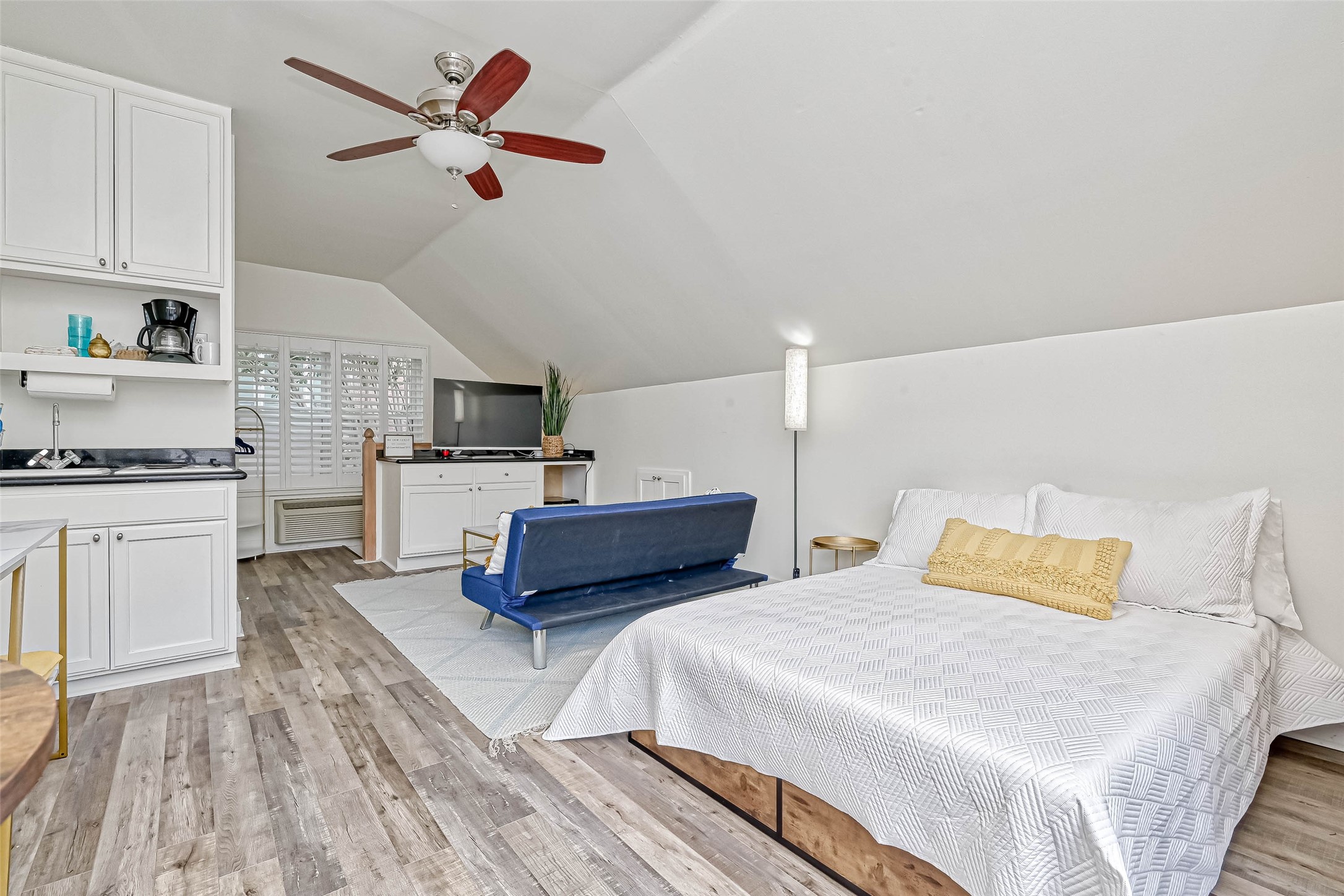 2112 Harold Street Houston, TX 77098 - Photo 9 of 16 Home includes all bills paid.