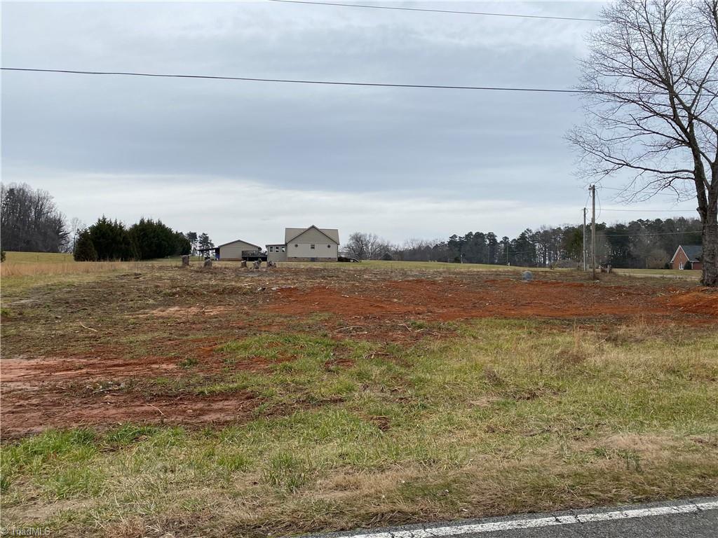 1273 Pratt Road Ararat, NC 27007 - Photo 5 of 12 Gallery Image 5