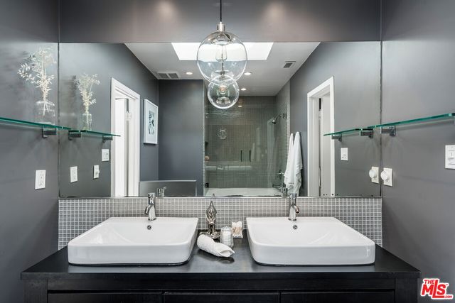 $12,500 | 943 North Edinburgh Avenue, Los Angeles, CA 90046