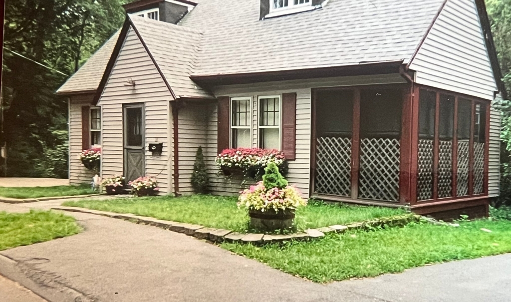 21 Manning Road Lynn, MA 01902 - Photo 1 of 24 Gallery Image 1