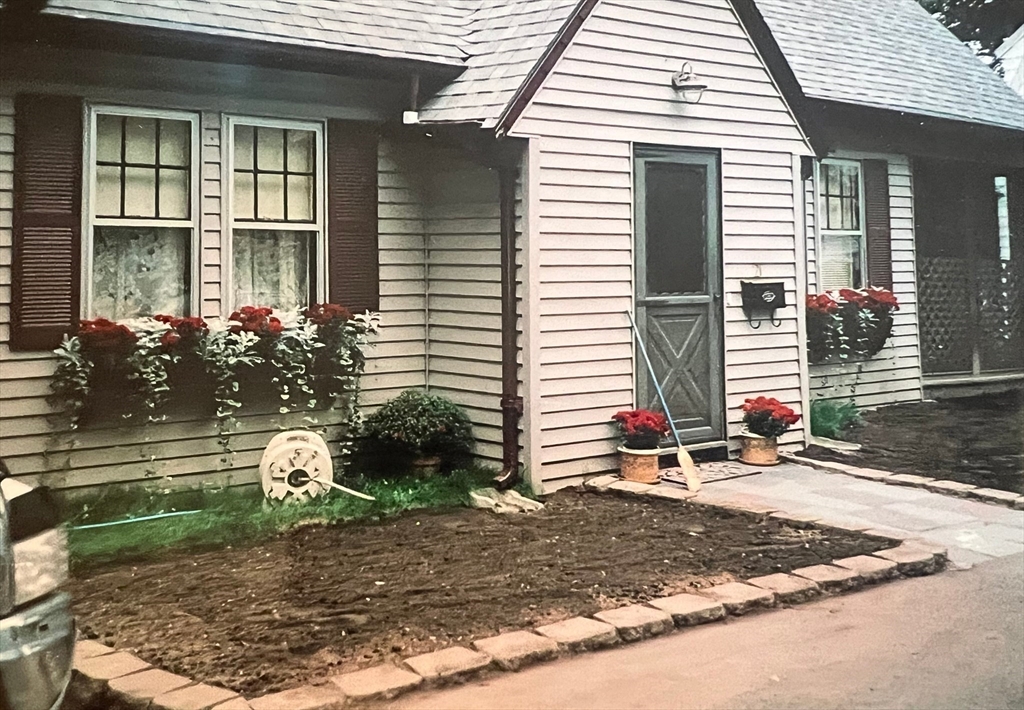21 Manning Road Lynn, MA 01902 - Photo 2 of 24 Gallery Image 2