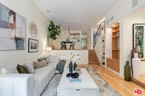 $2,149,000 | 323 San Vicente Boulevard, Unit 11, Santa Monica, CA 90402