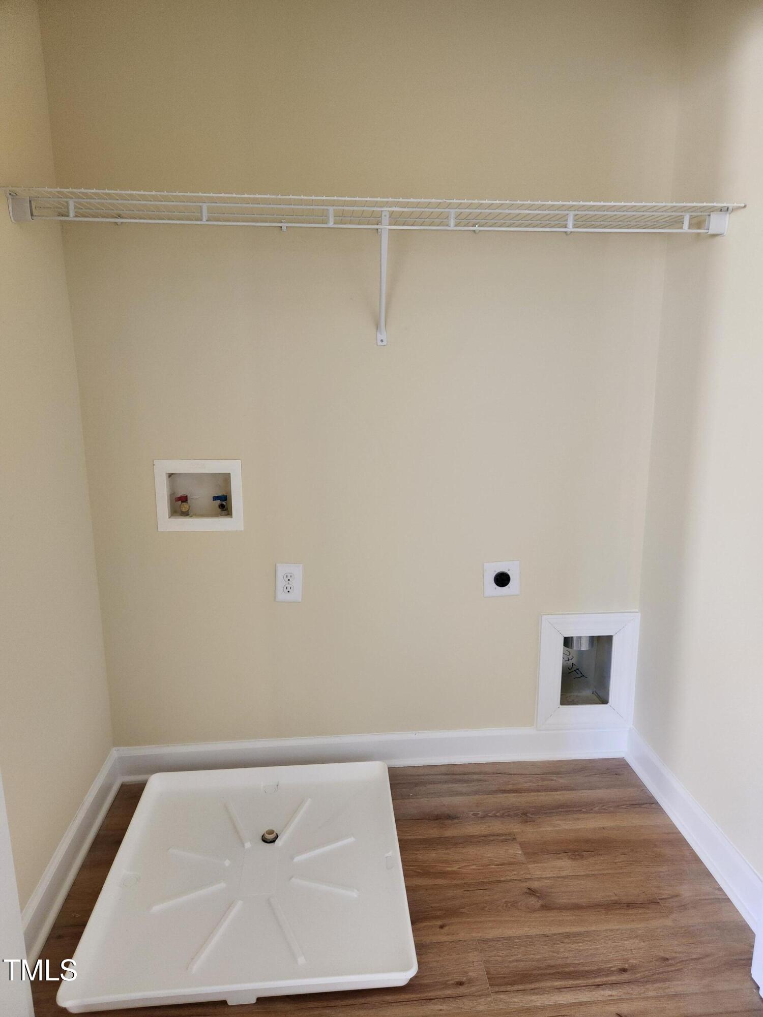 5409 Crescentview Parkway Raleigh, NC 27606 - Photo 18 of 46 Laundry room