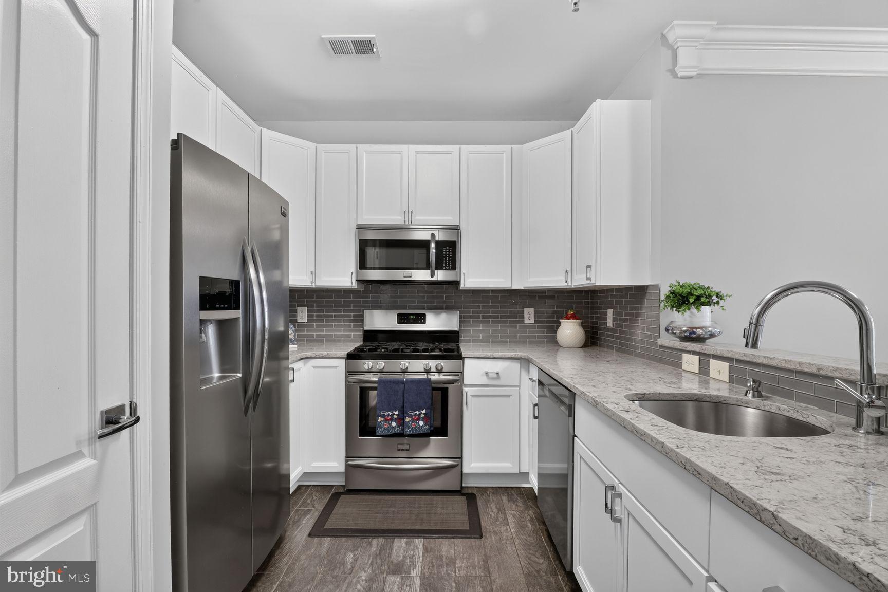 123 Bucksfield Road, Unit 123 Gaithersburg, MD 20878 - Photo 7 of 26 Modern kitchen with sleek finishes.