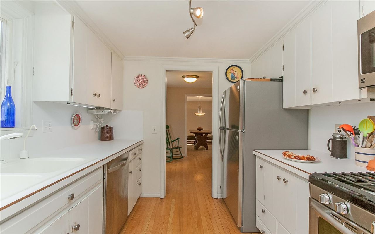 2041 Rochester Court Iowa City, IA 52245 - Photo 12 of 25 Gallery Image 12