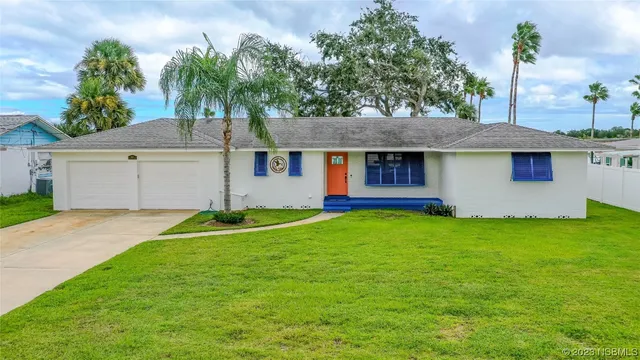 a view of a backyard with a garden and plants