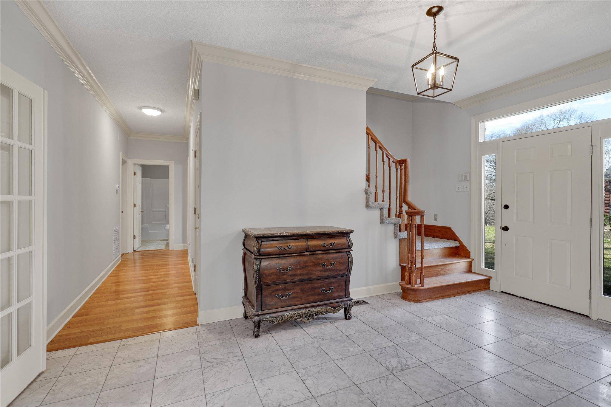 8-6 Rivers Run Way Oak Ridge, TN 37830 - Photo 2 of 35 Foyer