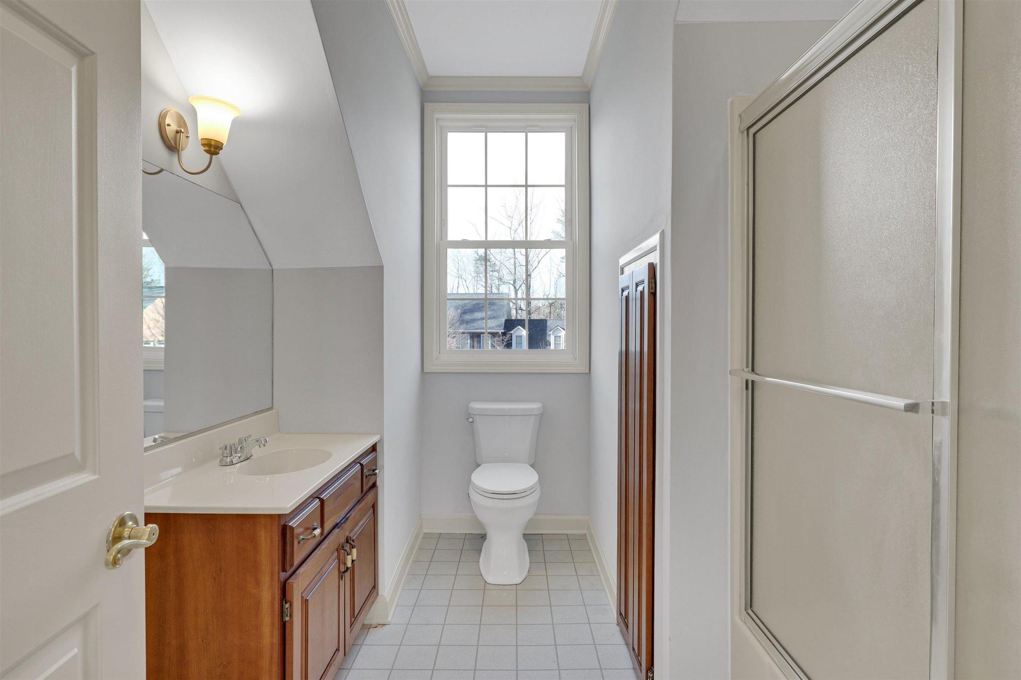 8-6 Rivers Run Way Oak Ridge, TN 37830 - Photo 20 of 35 Upstairs bath 2