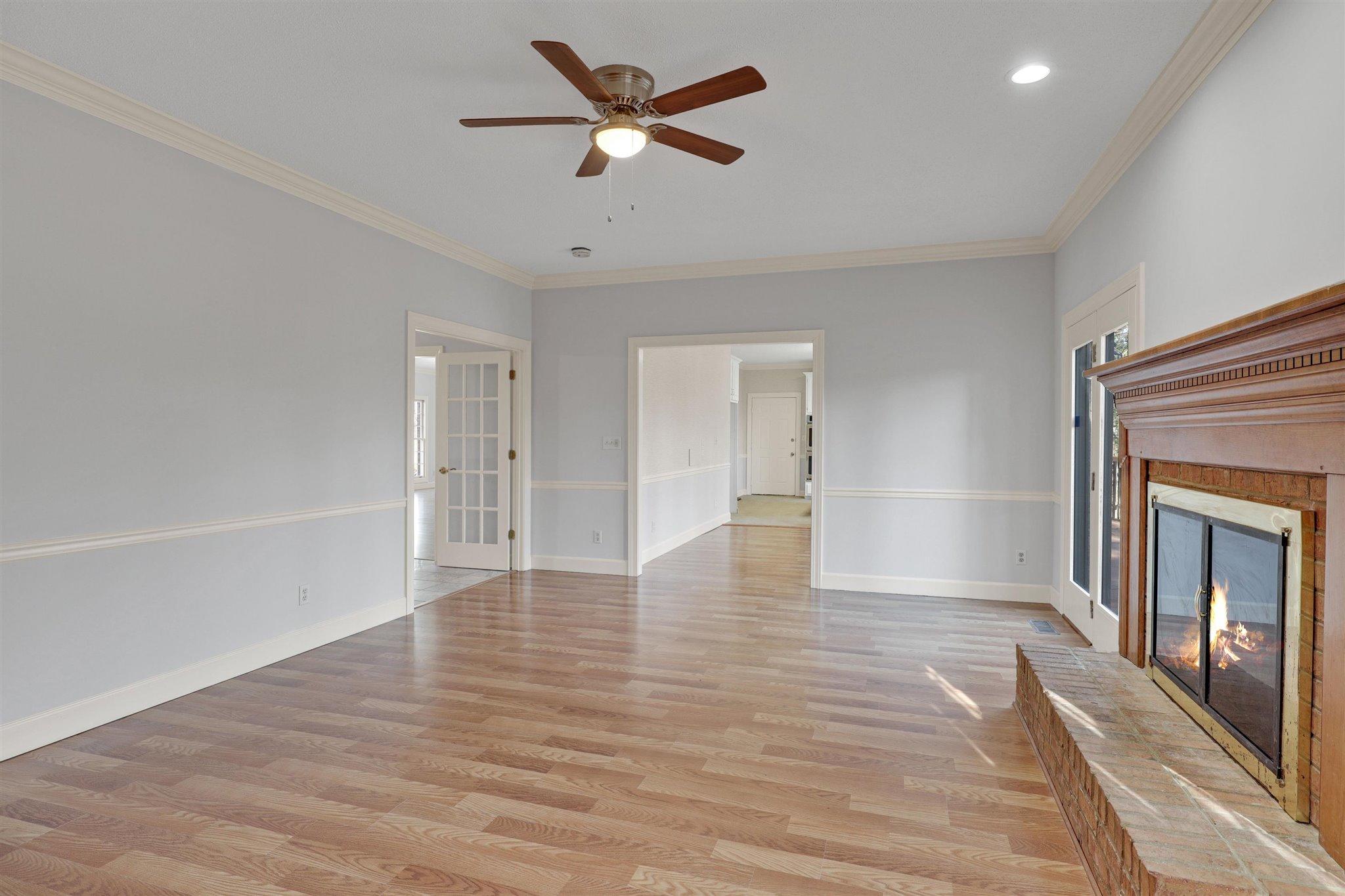 8-6 Rivers Run Way Oak Ridge, TN 37830 - Photo 5 of 35 Living room 2