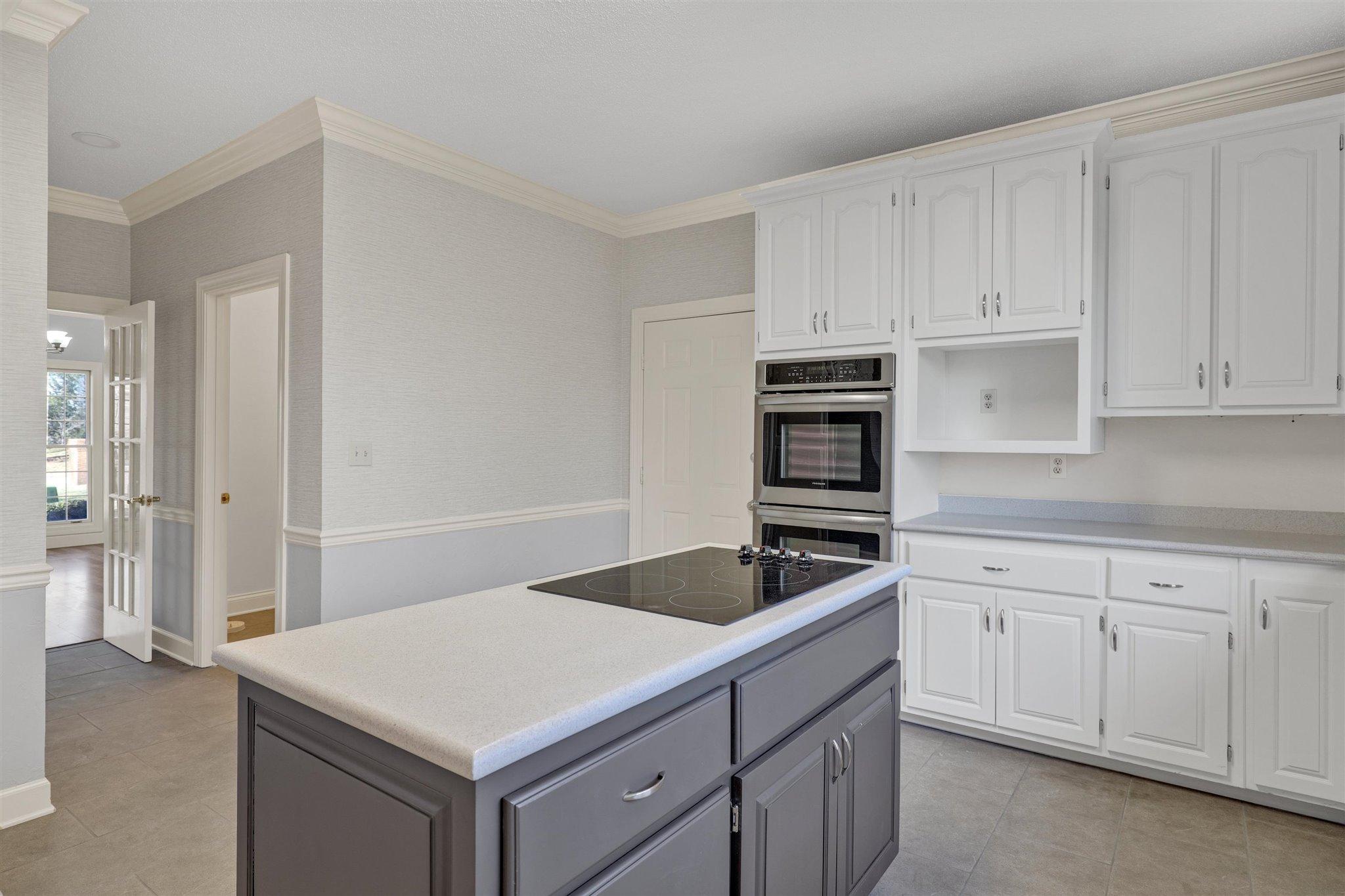 8-6 Rivers Run Way Oak Ridge, TN 37830 - Photo 8 of 35 Kitchen & Laundry room