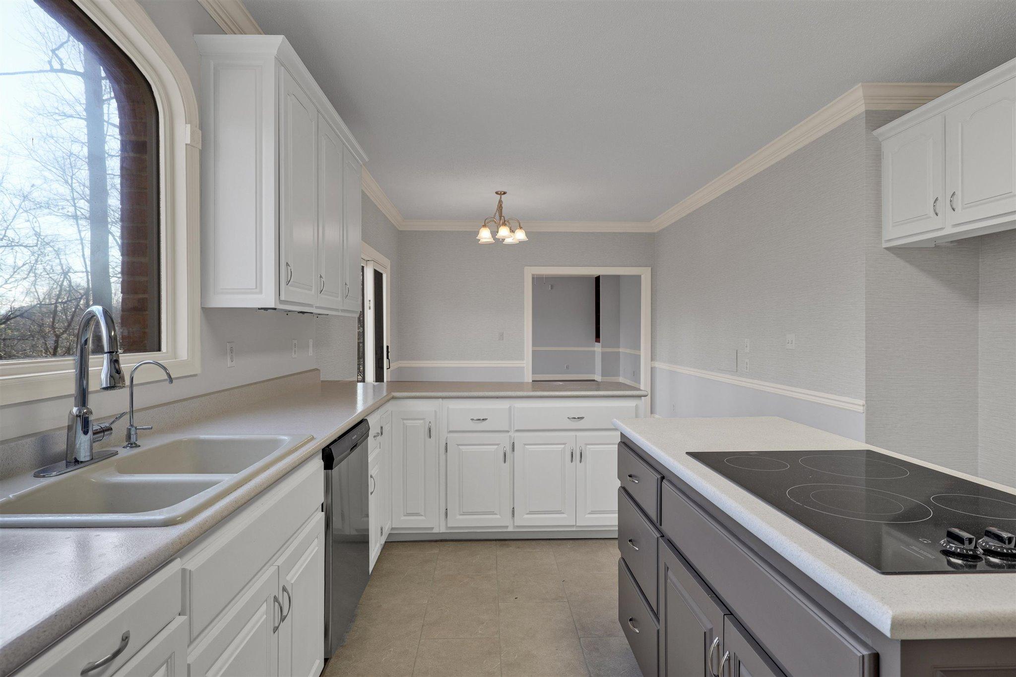 8-6 Rivers Run Way Oak Ridge, TN 37830 - Photo 9 of 35 Kitchen : Breakfast Room