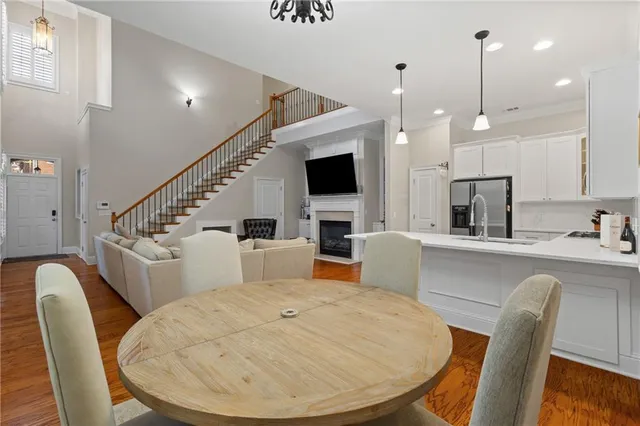 a view of kitchen and dining room with furniture