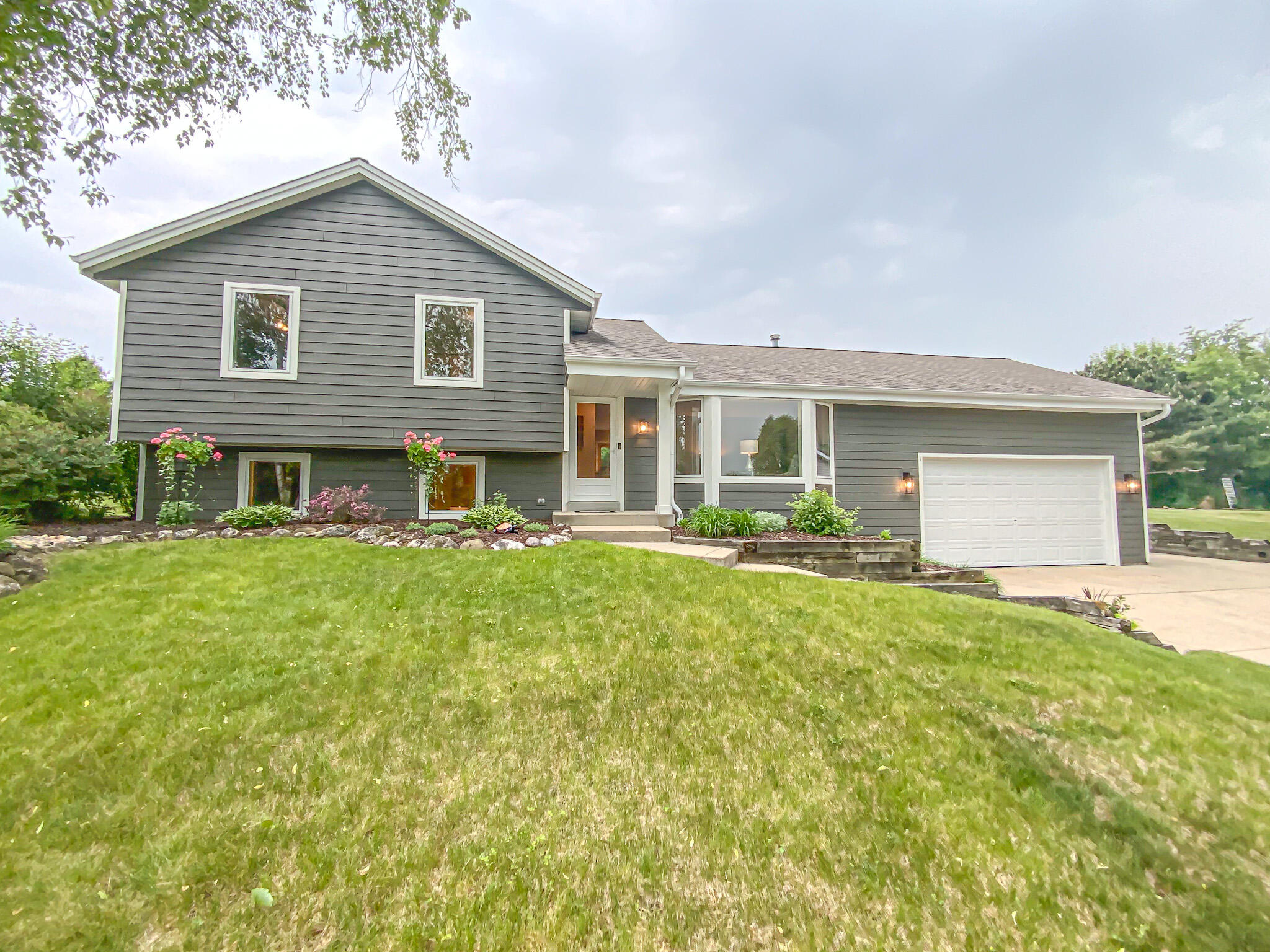 491 Quinlan Court Pewaukee, WI 53072 - Photo 1 of 1 Exterior