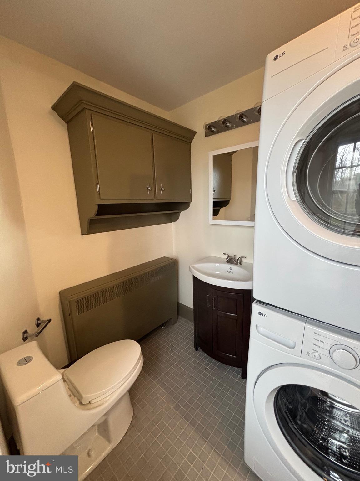 28 West Main Street, Unit 3 Elverson, PA 19520 - Photo 9 of 10 a bathroom with a toilet a sink and bathtub