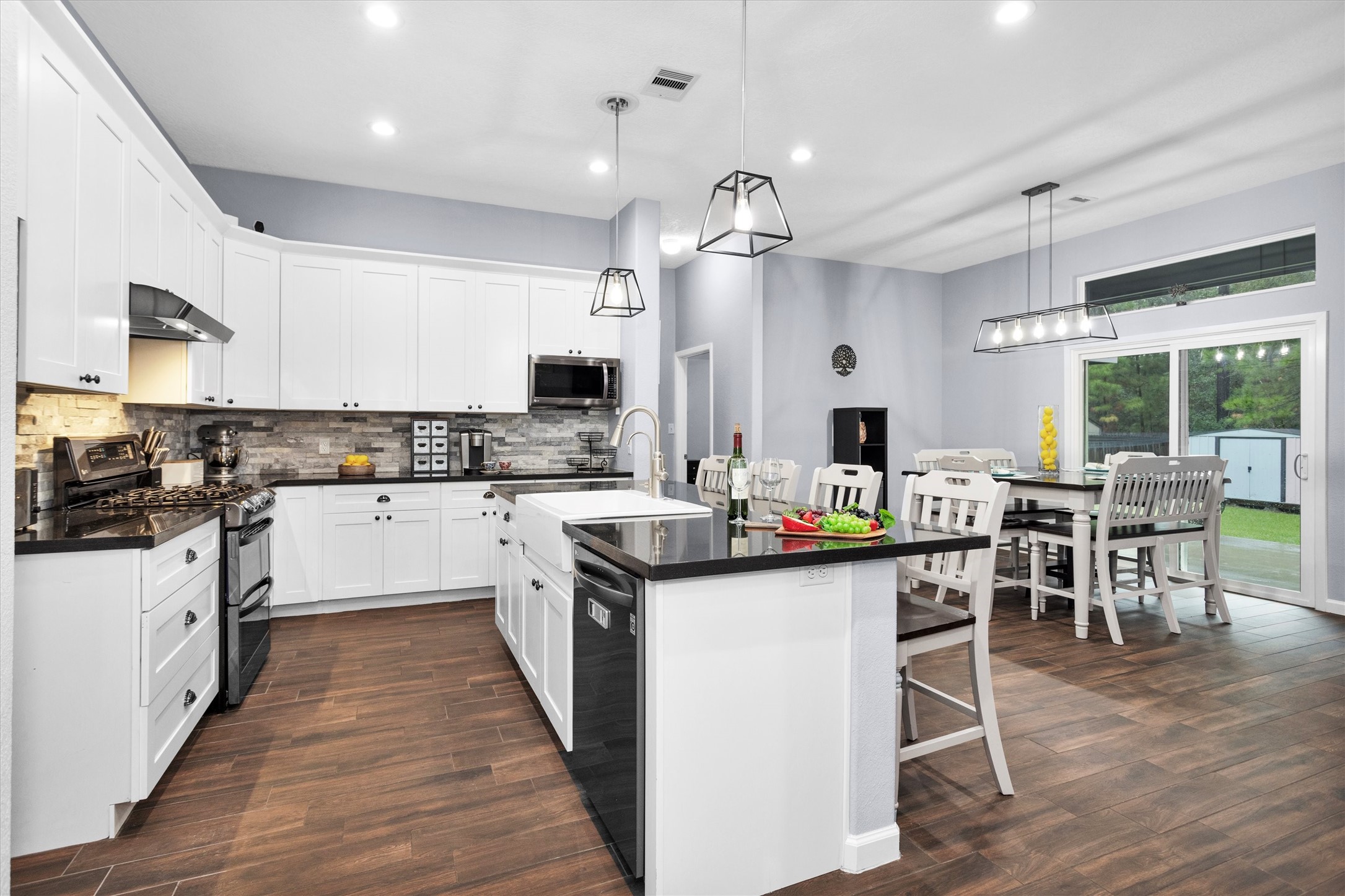 1057 Magnolia Point Drive Huffman, TX 77336 - Photo 15 of 48 This kitchen is a chefs delight for cooking and entertaining