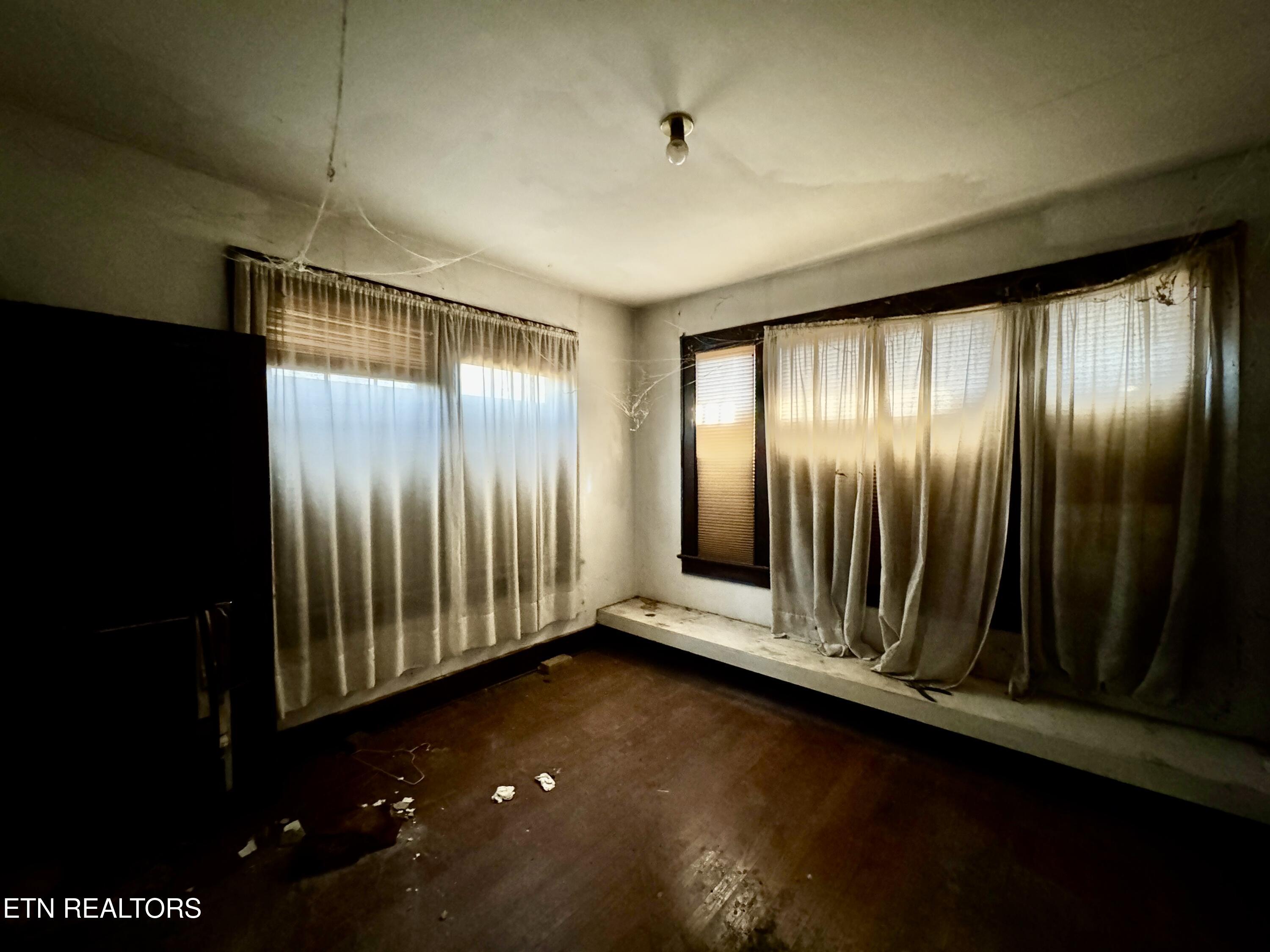 935 Raleigh Avenue Knoxville, TN 37917 - Photo 16 of 28 2-16