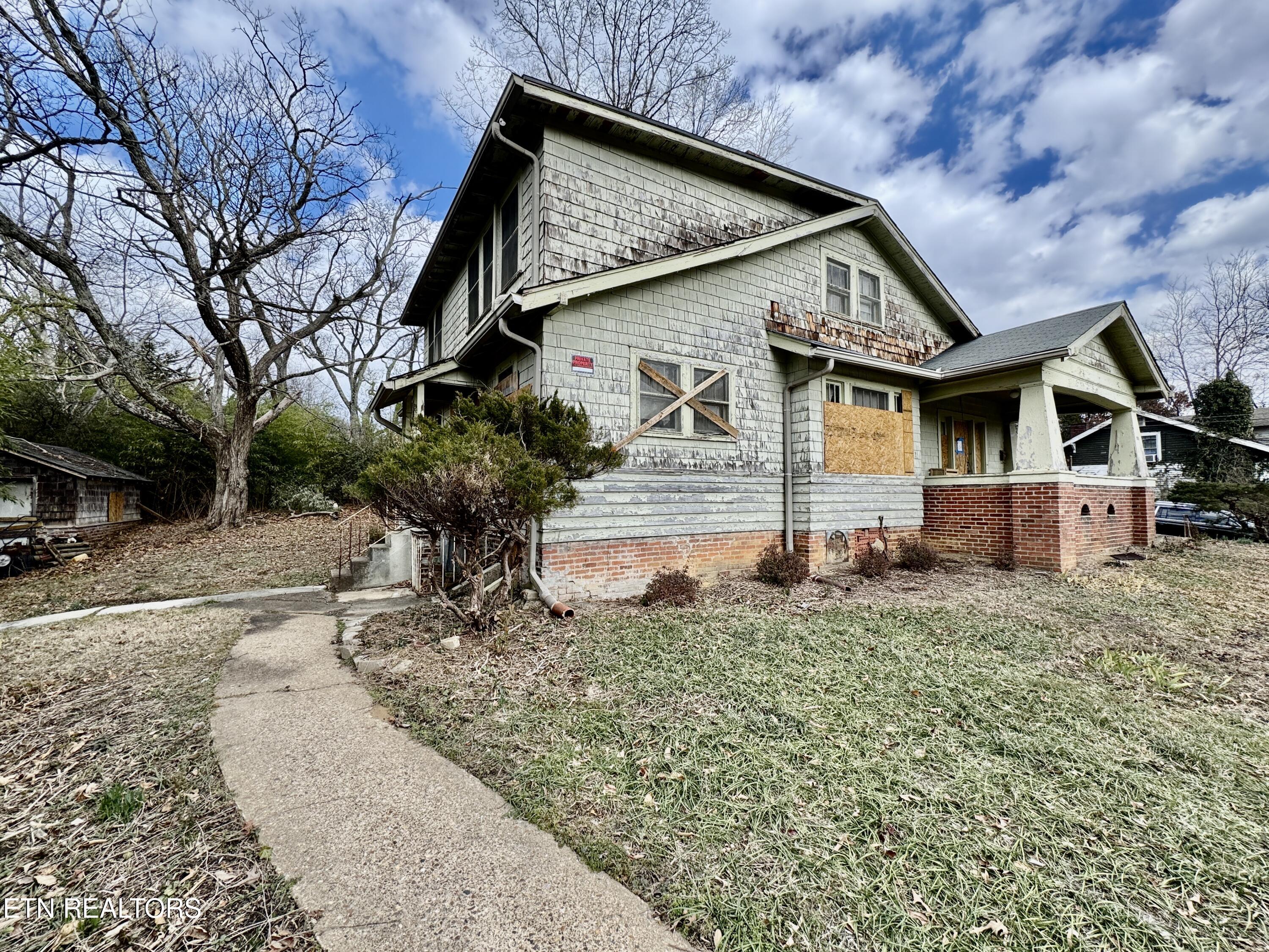 935 Raleigh Avenue Knoxville, TN 37917 - Photo 2 of 28 2-2