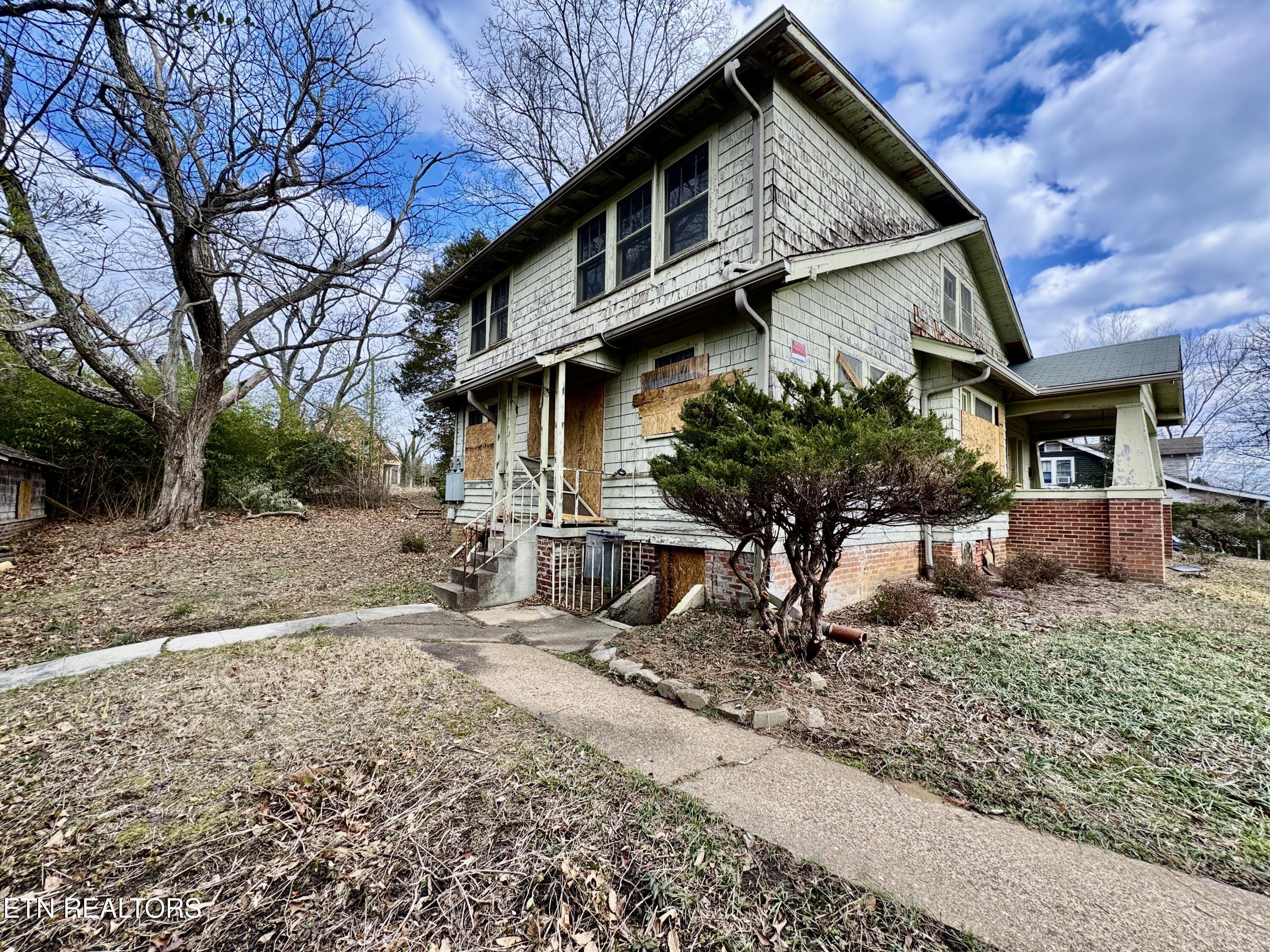 935 Raleigh Avenue Knoxville, TN 37917 - Photo 3 of 28 2-3