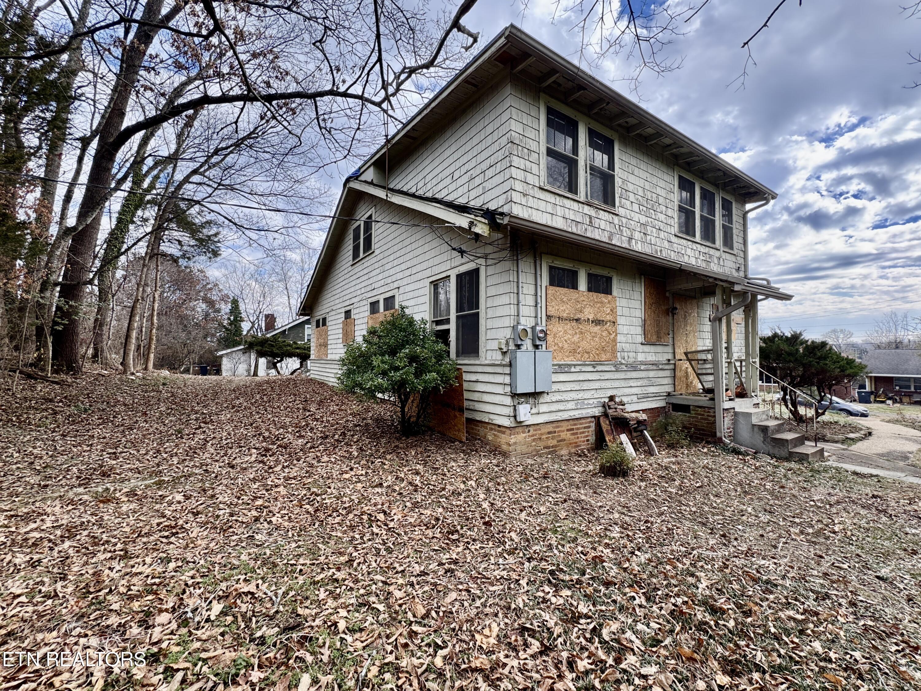 935 Raleigh Avenue Knoxville, TN 37917 - Photo 5 of 28 2-5