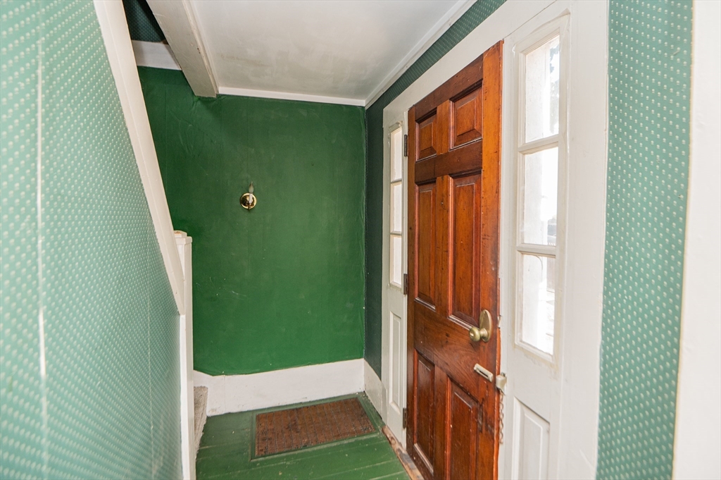 6 Merritt Street Marblehead, MA 01945 - Photo 3 of 31 a view of entryway