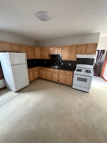 $3,000 | 25 Bennett Street, Unit 2, Beverly, MA 01915