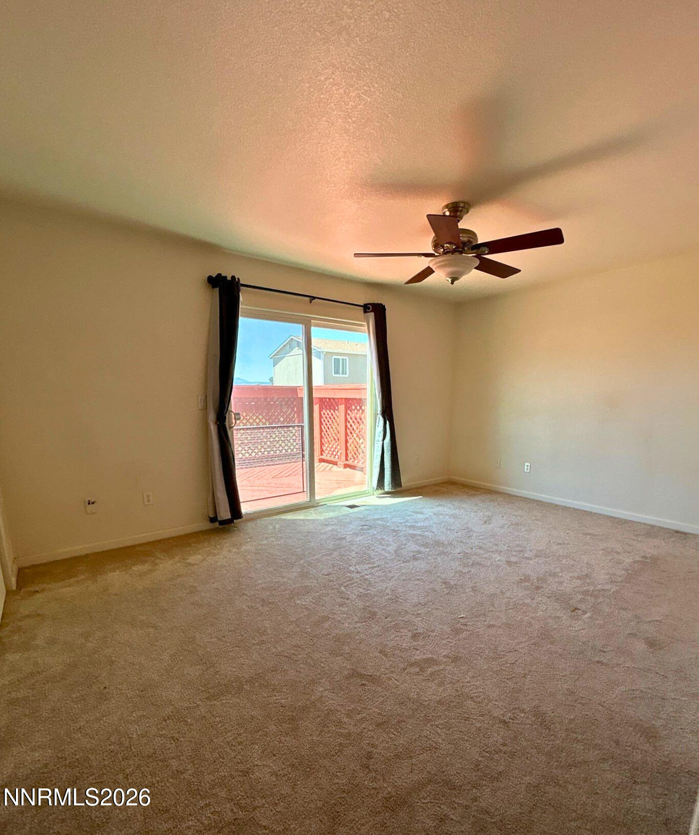 17630 White Tail Court Reno, NV 89508 - Photo 9 of 13 4a736dc5-2a18-4f3c-b6e6-9983fbcd4e2a