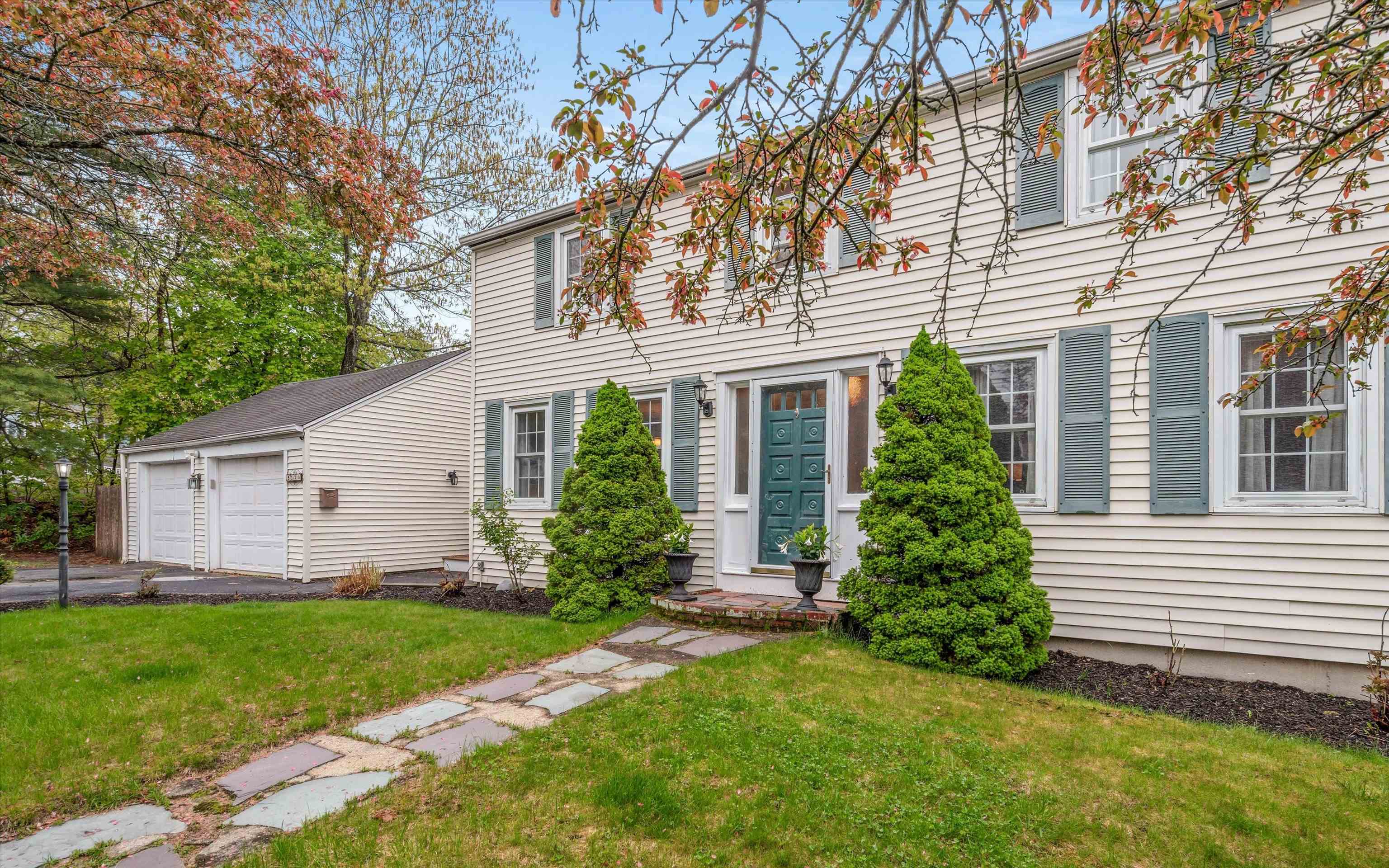 517 Smyth Road Manchester, NH 03104 - Photo 3 of 41