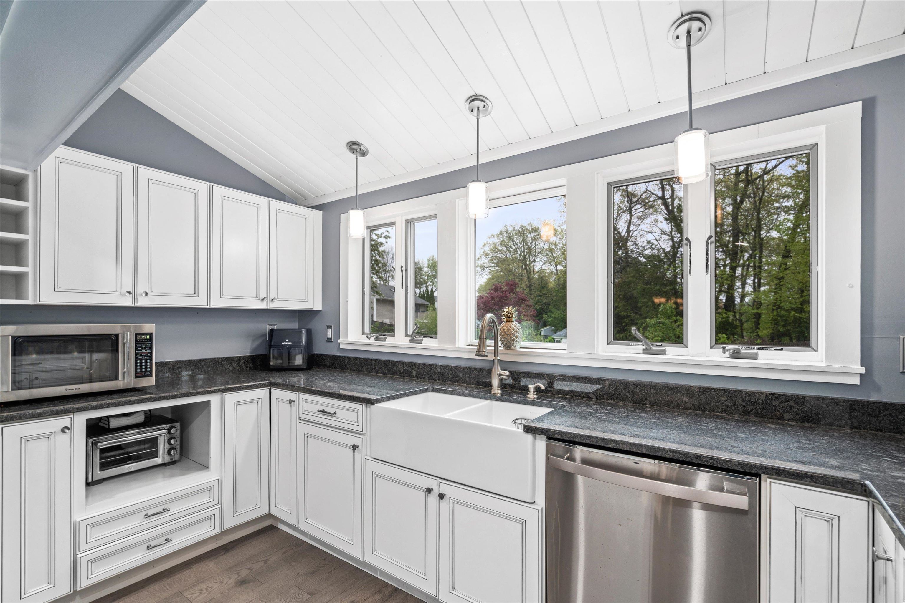 517 Smyth Road Manchester, NH 03104 - Photo 8 of 41