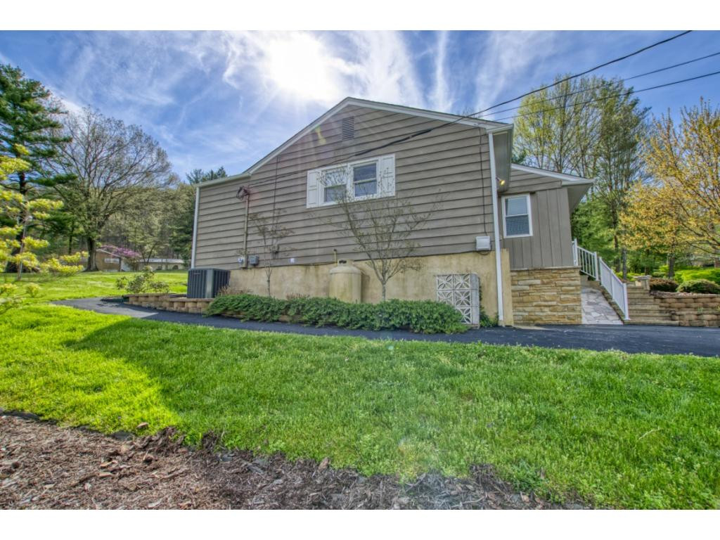 3836 Ridge Line Drive Kingsport, TN 37664 - Photo 8 of 26 Photo 9