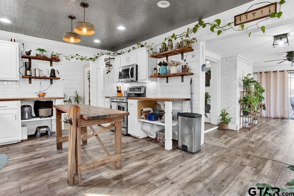 1339 Bridle Path Lane Hideaway, TX 75771 - Photo 13 of 41 a living room with fireplace furniture and a flat screen tv
