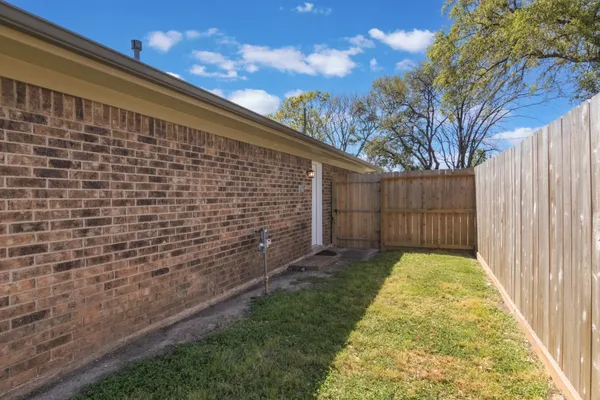 $1,500 | 1007 Cedar Street, Deer Park, TX 77536