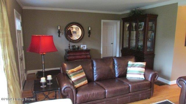 224 Hemingway Road Louisville, KY 40207 - Photo 4 of 28 IMG_0617