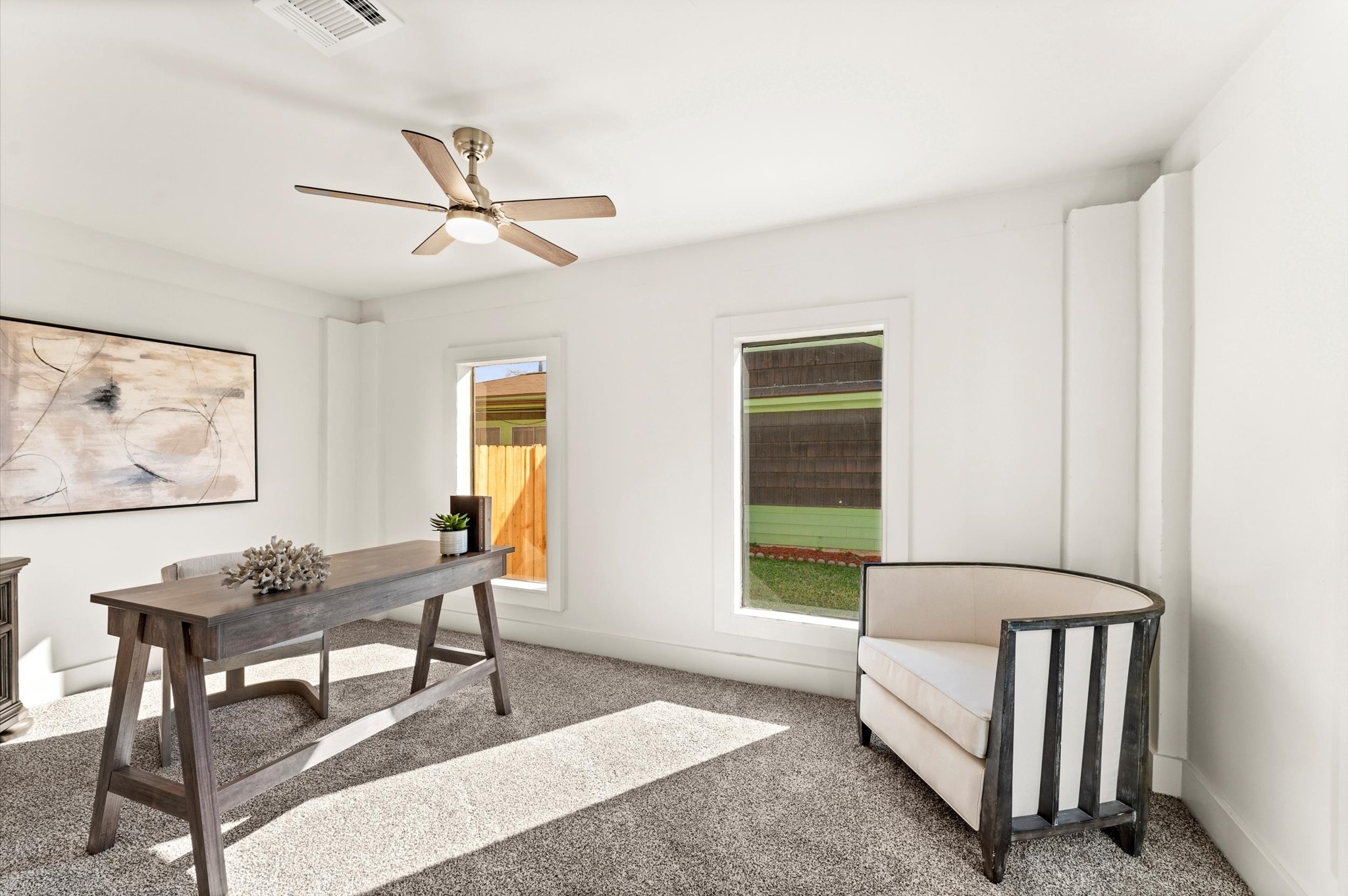 3725 Griggs Road Houston, TX 77021 - Photo 16 of 37 This space is perfect for a home office, study, or den and AT&T Fiber is ready at your finger tips.