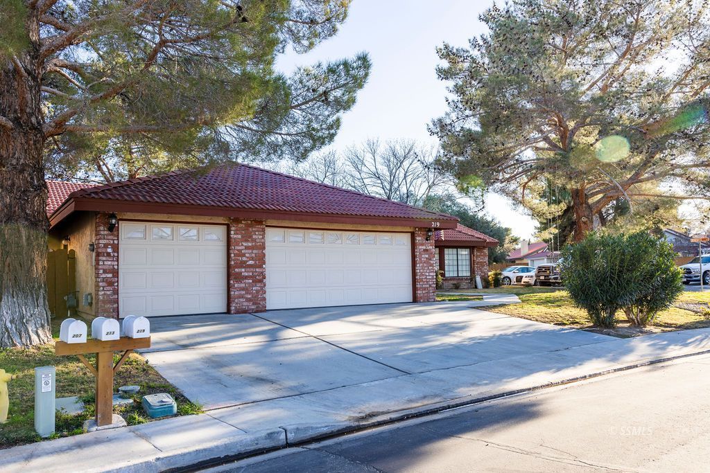 219 West Cobblestone Lane Ridgecrest, CA 93555 - Photo 5 of 50
