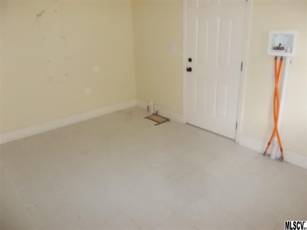 3660 Old Jonas Ridge Road Newland, NC 28657 - Photo 4 of 18 Gallery Image 4