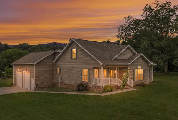 $450,000 | 292 District Line Road, Trenton, GA 30752