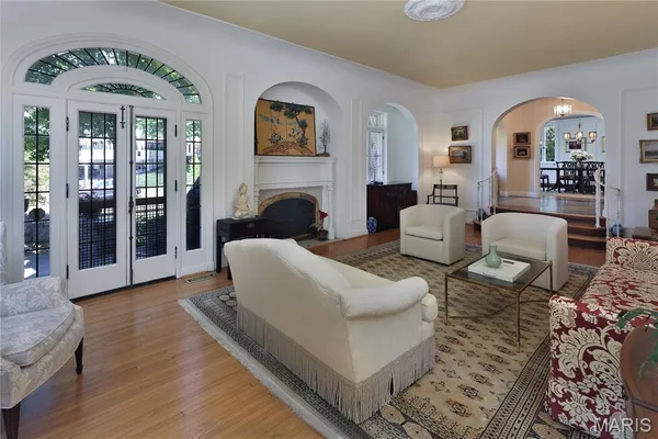 $1,349,000 | 528 Midvale Avenue, St. Louis, MO 63130