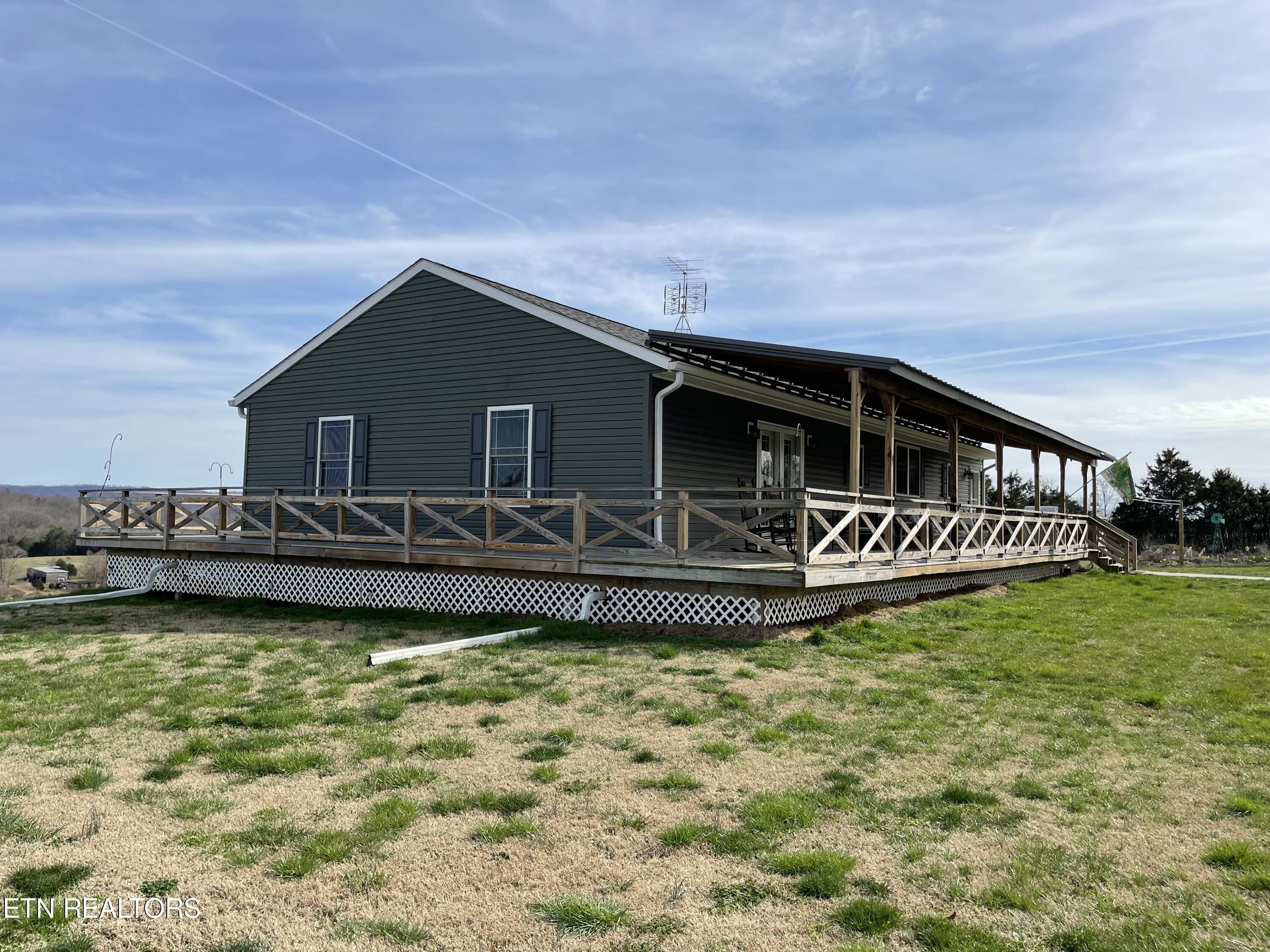 300 Cole Road New Tazewell, TN 37825 - Photo 3 of 51 IMG_2770