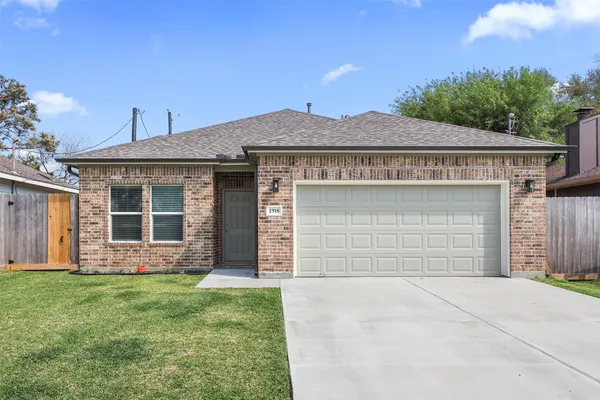 $2,000 | 2518 33rd Avenue North, Texas City, TX 77590