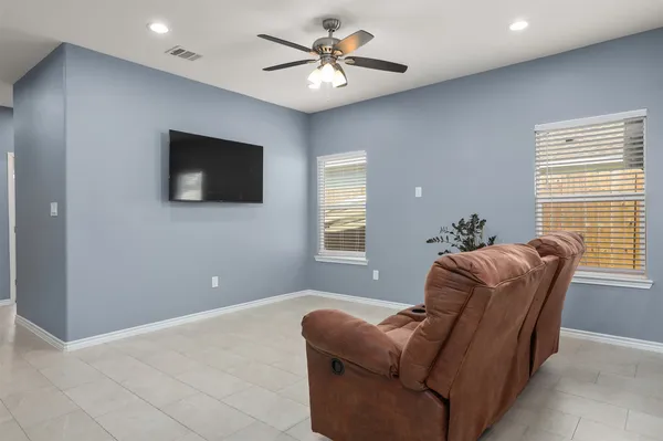 $2,000 | 2518 33rd Avenue North, Texas City, TX 77590
