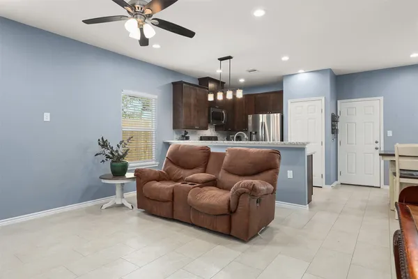 $2,000 | 2518 33rd Avenue North, Texas City, TX 77590